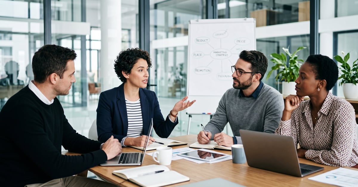 Les 4P du marketing-mix : produit, prix, place et promotion illustrés en contexte professionnel